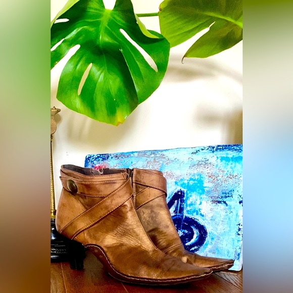 Square Toe Zip Ankle Boots Golden and Brown Leather w/ Straps Sz 39 - Picture 1 of 14